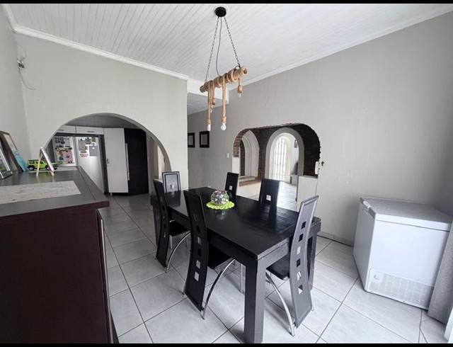 4 BEDROOM HOUSE FOR SALE IN SUNAIR PARK